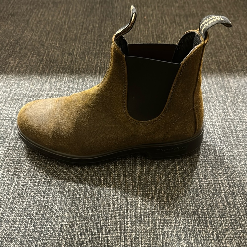 Green Suede Blundstones - Like New - Size 7.5 (Men’s)